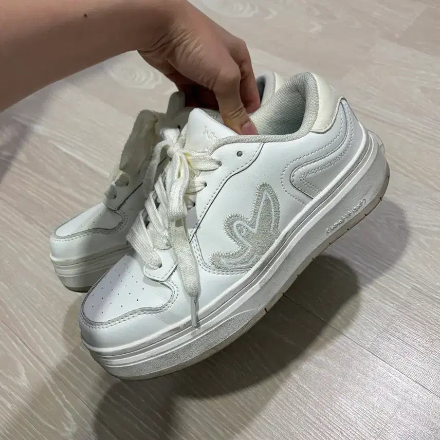 [BUNJANG] What It Is Classic White Sneakers Size 240 / 와릿이즌 클래식 흰색 운동화 240