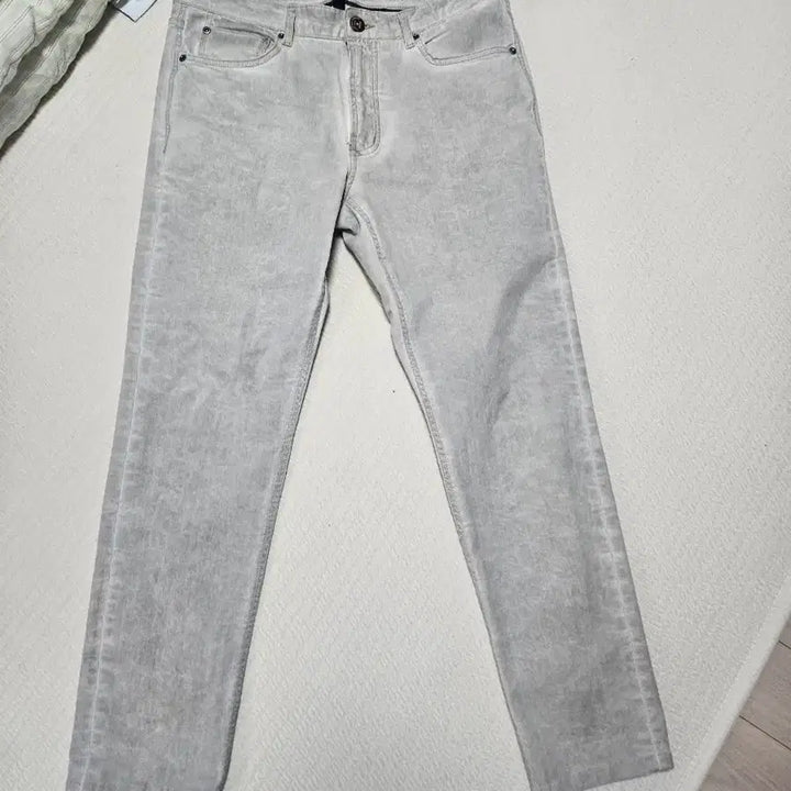 [SOLD OUT] 23SS 시리즈 루나다잉 데님팬츠 힙스터핏 크림 82