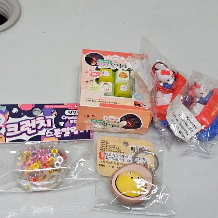 [BUNJANG] Hello Kitty Clicker Keycap Keyring, Crunch Squishy, Egg Charm Set / 클리커 헬로키티 키캡키링 크런치말랑이 에그 계란