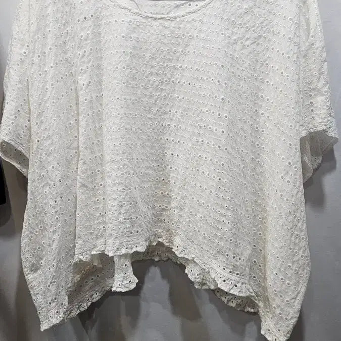 [BUNJANG] White Cotton Punch Embroidery Wide Crop Blouse SS4 / 일본제 면100 펀칭자수 화이트 와이드 크롭 블라우스 ss4