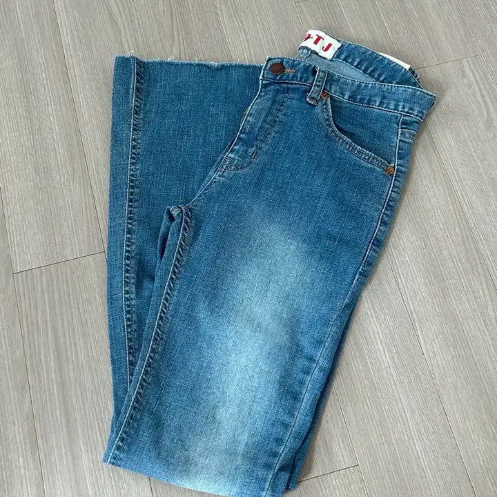 [BUNJANG] OOTJ Low-Rise Bootcut Women&