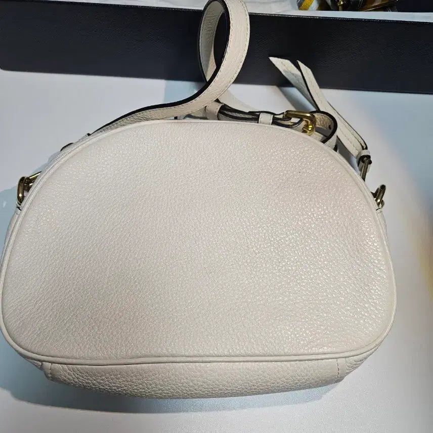 [BUNJANG] Prada Vitello Daino Leather Bandoliera Round Crossbody Bag / 프라다 화이트 비텔로 다이노 레더 반돌리에라 라운드 크로스백