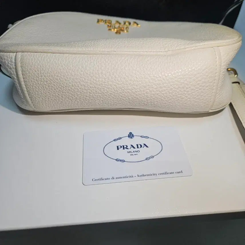 [BUNJANG] Prada Vitello Daino Leather Bandoliera Round Crossbody Bag / 프라다 화이트 비텔로 다이노 레더 반돌리에라 라운드 크로스백