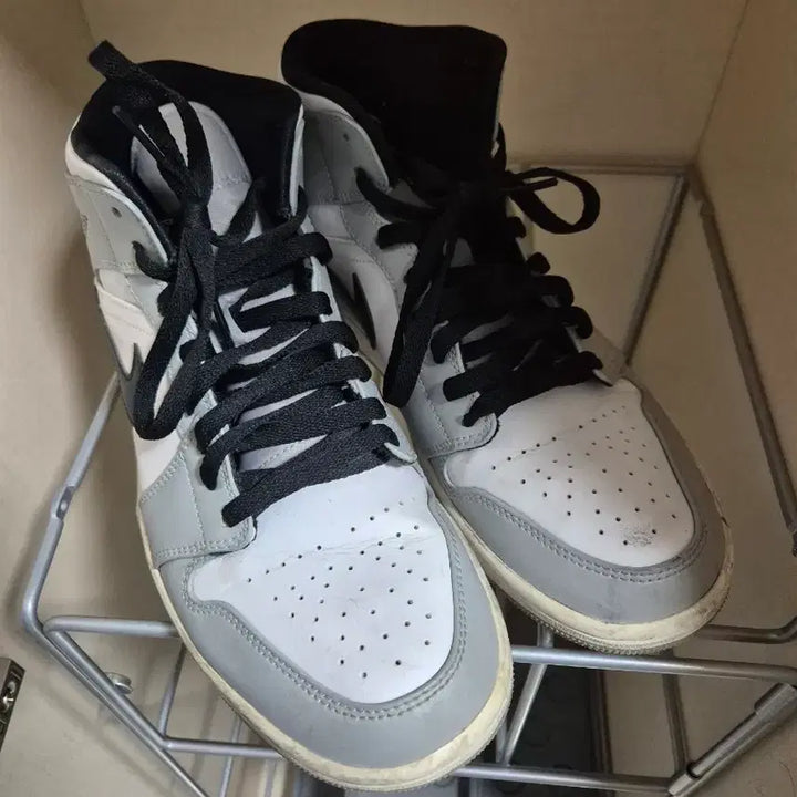[BUNJANG] Nike Air Jordan 1 Mid Light Smoke Grey / 나이키 에어 조던 1 미드 라이트 스모크 그레이