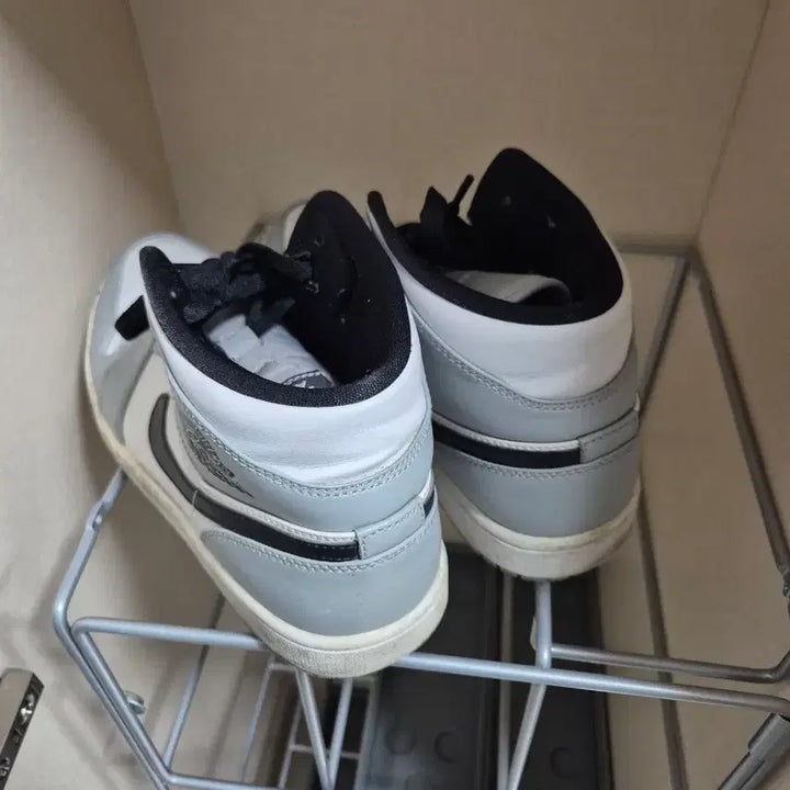 [BUNJANG] Nike Air Jordan 1 Mid Light Smoke Grey / 나이키 에어 조던 1 미드 라이트 스모크 그레이