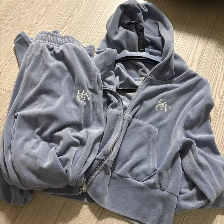 [BUNJANG] SPAO Sora Velvet Crop Hoodie Training Set / 스파오 소라 벨벳 크롭 후드집업 트레이닝 세트