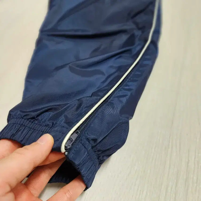 [BUNJANG] Reebok Navy Windbreaker Training Pants / 리복 네이비색 바람막이 트레이닝 바지 팔아요~