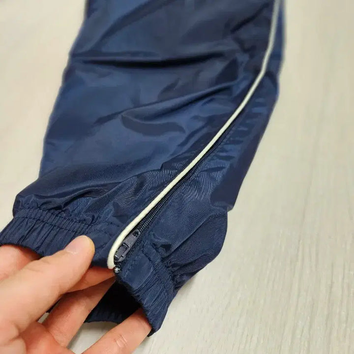 [BUNJANG] Reebok Navy Windbreaker Training Pants / 리복 네이비색 바람막이 트레이닝 바지 팔아요~