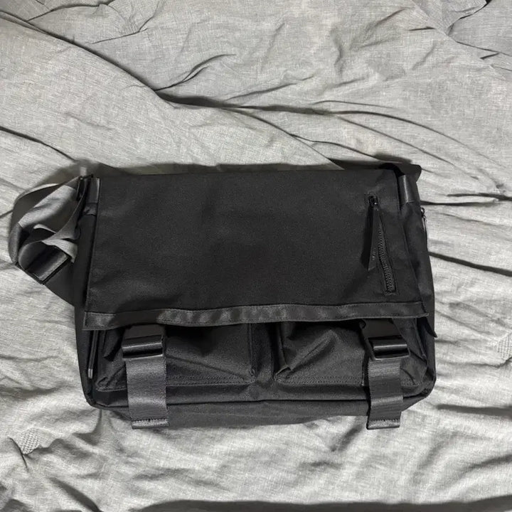 [BUNJANG] SSRL Double Pocket Messenger Bag / ssrl 더블 포켓 메신저백