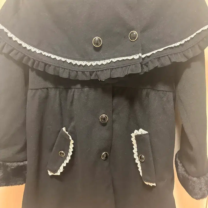 [BUNJANG] Axes Femme Black Lace Cape Coat / 케이프 코트 블랙 레이스 장식 axes 빈티지 코트