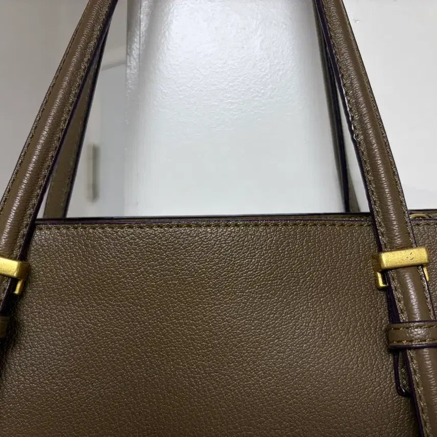[BUNJANG] Charles &amp; Keith Classic Double Handle Tote Bag (Khaki) / 찰스앤키스 클래식 더블핸들토트백 (카키)
