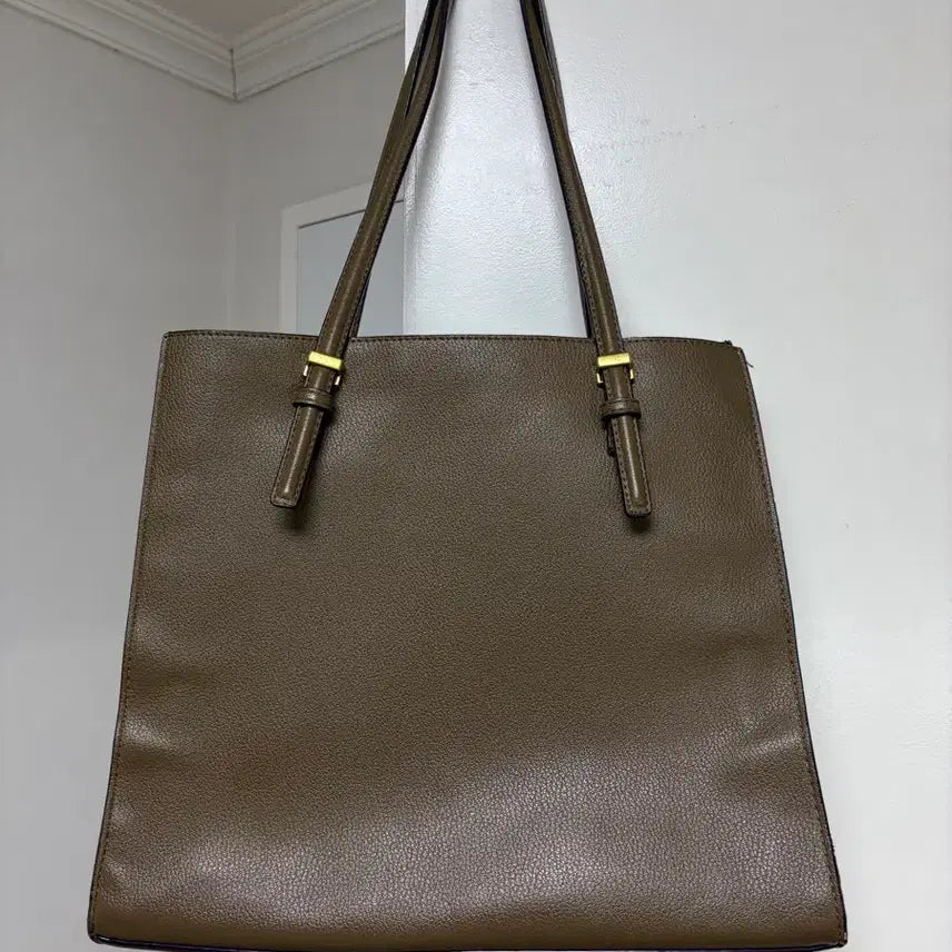 [BUNJANG] Charles &amp; Keith Classic Double Handle Tote Bag (Khaki) / 찰스앤키스 클래식 더블핸들토트백 (카키)