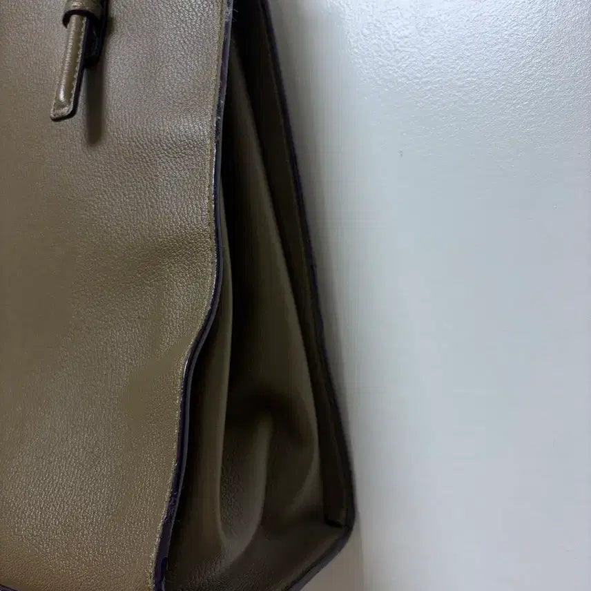 [BUNJANG] Charles &amp; Keith Classic Double Handle Tote Bag (Khaki) / 찰스앤키스 클래식 더블핸들토트백 (카키)