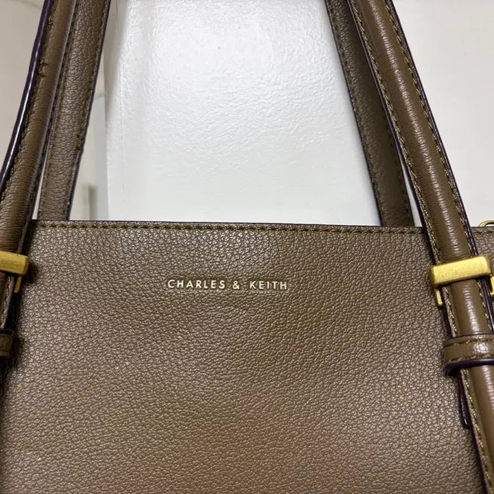 [BUNJANG] Charles &amp; Keith Classic Double Handle Tote Bag (Khaki) / 찰스앤키스 클래식 더블핸들토트백 (카키)