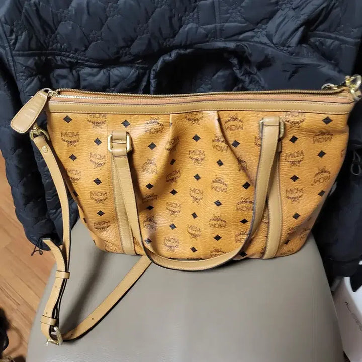 [BUNJANG] MCM Logo Shoulder Tote Bag / MCM 로고 숄더백 토트백
