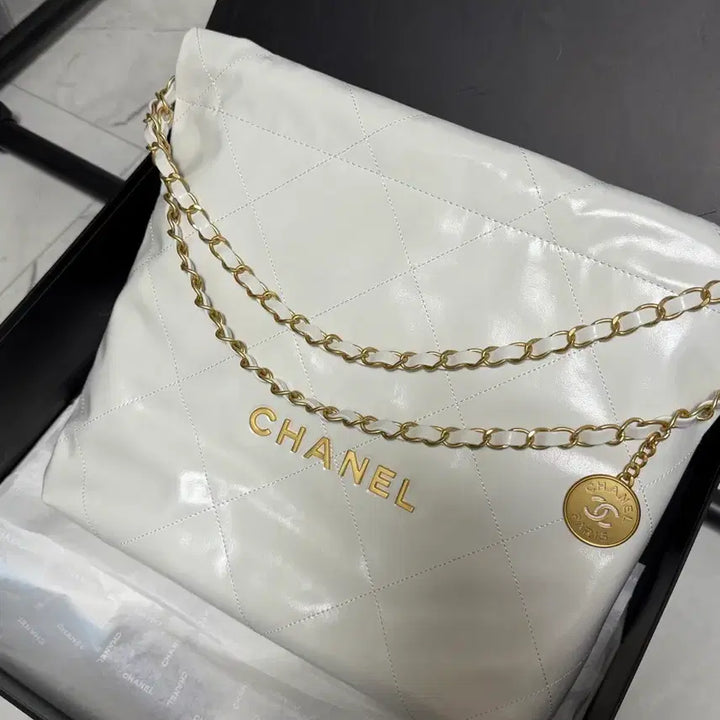 [BUNJANG] Saint Laurent Small White Gold-Tone Hardware Bag / 22백 스몰 화이트 금장