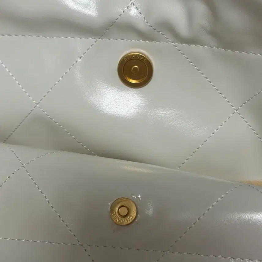 [BUNJANG] Saint Laurent Small White Gold-Tone Hardware Bag / 22백 스몰 화이트 금장