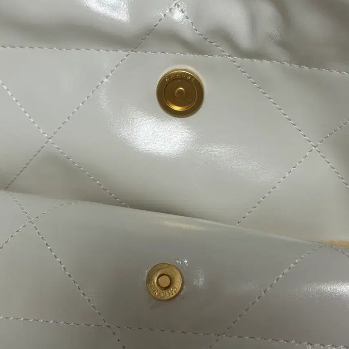 [BUNJANG] Saint Laurent Small White Gold-Tone Hardware Bag / 22백 스몰 화이트 금장