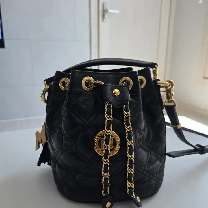 [BUNJANG] Metrociti Black Quilted Bucket Bag / 메트로시티 블랙 퀼팅 버킷백 가방