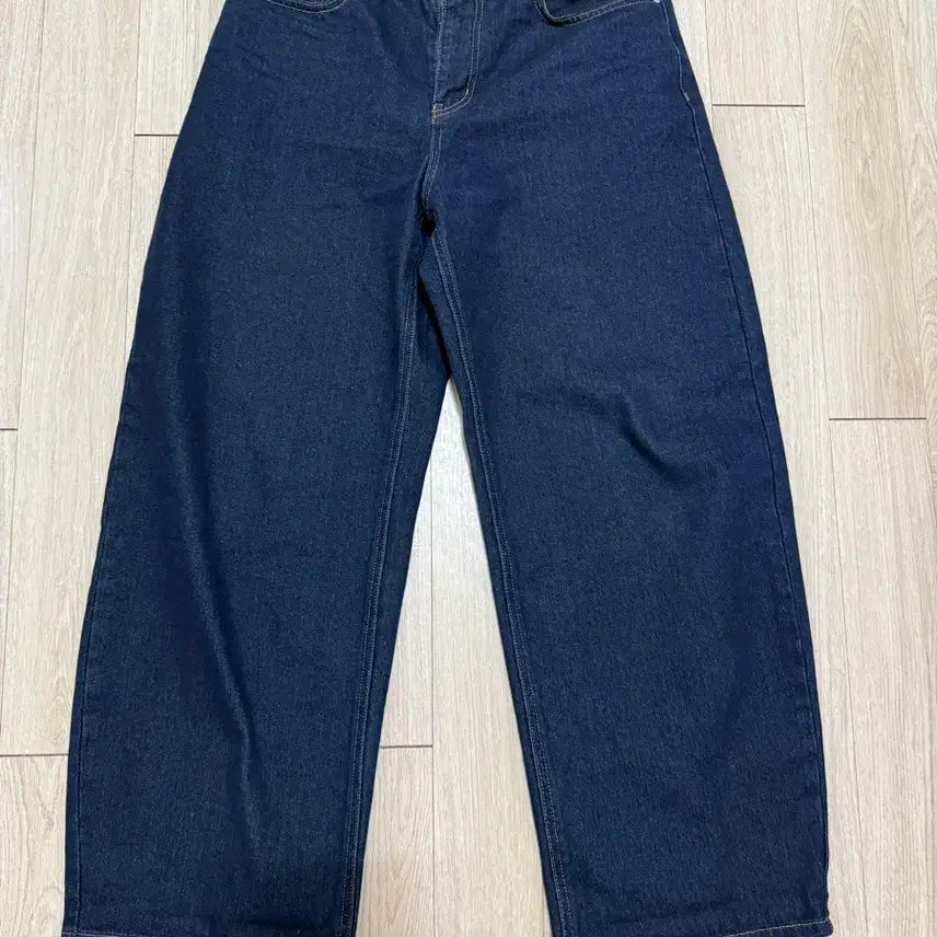 [SOLD OUT] 무탠다드 커브드 데님팬츠 딥 인디고 32 팝니다