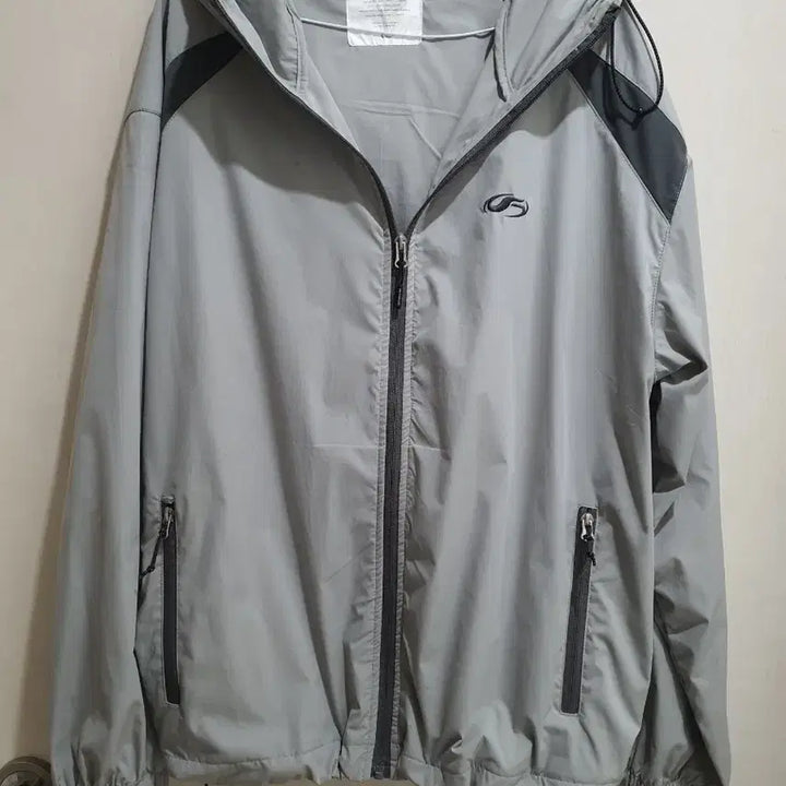 [BUNJANG] Filluminate Hooded Windbreaker Jacket - L Size / 필루미네이트 후드 바람막이 자켓 L사이즈