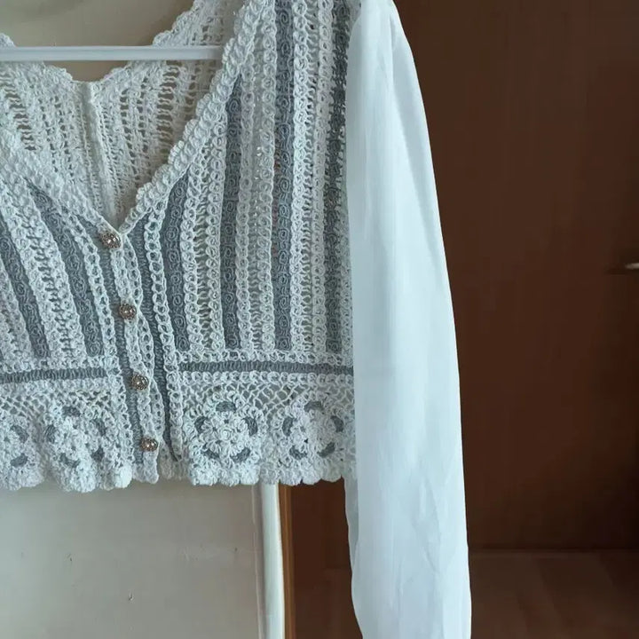 [BUNJANG] White Lace Crochet Blouse / 화이트 레이스 크로셰 블라우스