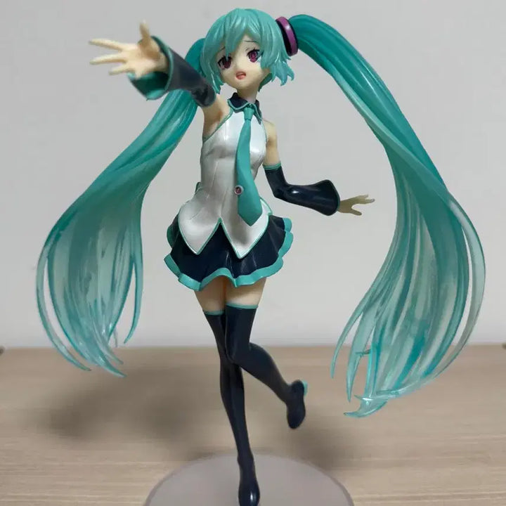 [BUNJANG] Hatsune Miku Figure - "Even If Unloved, You Are Here" Clear Version / 사랑받지못해도 네가 있어 미쿠 피규어