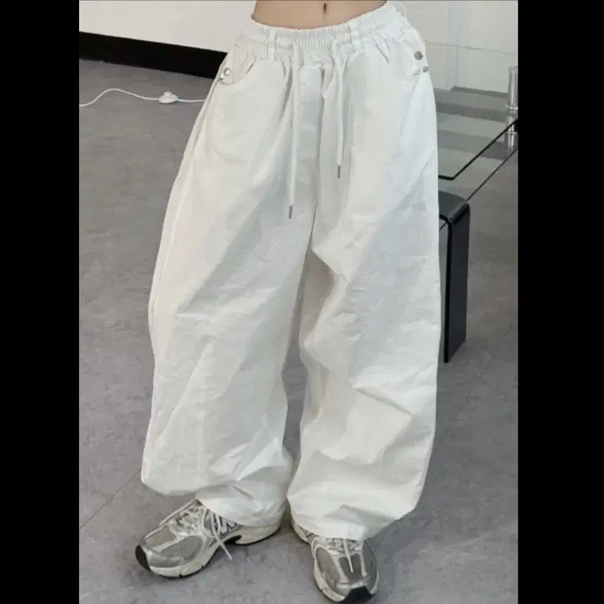 [BUNJANG] Kang Min Young Dandelion Ribbed Cotton Cutout Pants White / 강민영 단델리온 리벳 면 절개팬츠 화이트
