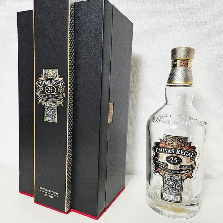 [BUNJANG] Chivas Regal 25 Year Old Whisky Empty Bottle &amp; Case / 시바스리갈 25년산 위스키 공병 빈병 양주 수집품