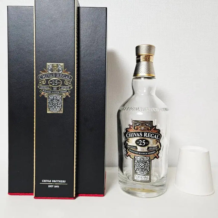 [BUNJANG] Chivas Regal 25 Year Old Whisky Empty Bottle &amp; Case / 시바스리갈 25년산 위스키 공병 빈병 양주 수집품