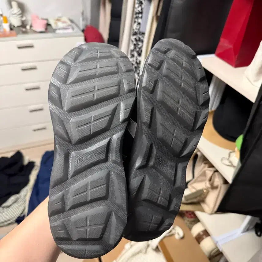 [SOLD OUT] 뉴발란스 케이브 샌들 (260)