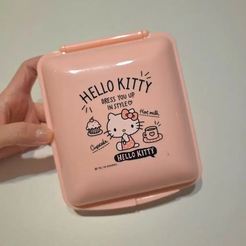 [BUNJANG] Hello Kitty Vintage Lunch Case / Storage Container / 헬로키티 런치케이스 보관통 소품보관 고전키티