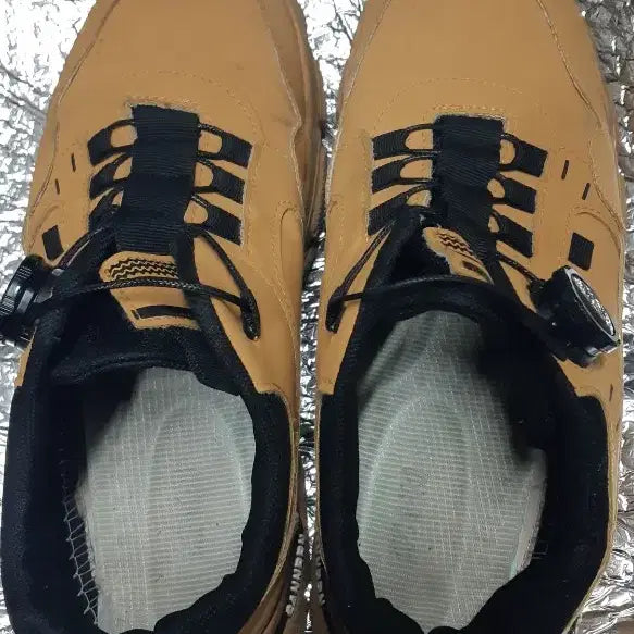 [BUNJANG] CANNRRRN Beige Sneakers 275 / CANNRRRN 베이지색 운동화275