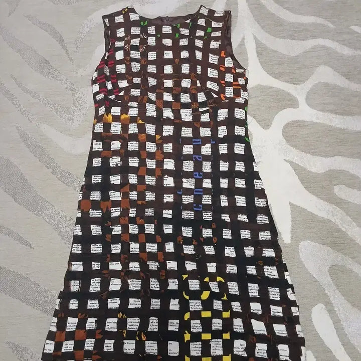 [BUNJANG] Moschino Cheap &amp; Chic Antique Text Pattern Sleeveless Dress / MOSCHINO Cheap &amp; Chic 모스키노 엔틱 텍스트 패턴 원피스