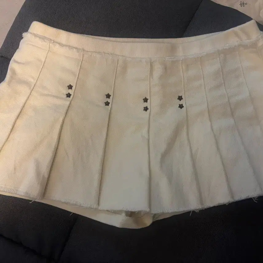 [BUNJANG] Bonne Star Rivet Pleated Skirt / 본네 스타리벳플리츠스커트 Star rivet pleated skirt