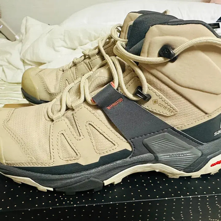 [SOLD OUT] 살로몬 여성등산화 베이지 235
