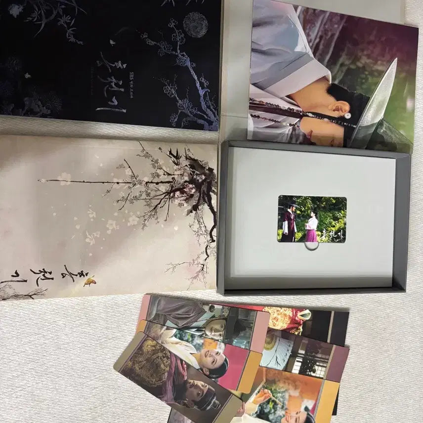 [SOLD OUT] [BUNJANG] Hong Cheon Gi OST Album USB Photo Essay / 홍천기 OST 앨범 USB 포토에세이