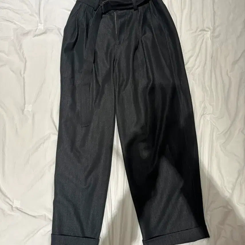 [BUNJANG] Songzio Denim-Like Belted Wide Balloon Pants / 송지오 데님라이크 벨티드 와이드 벌룬 팬츠 아울렛 78