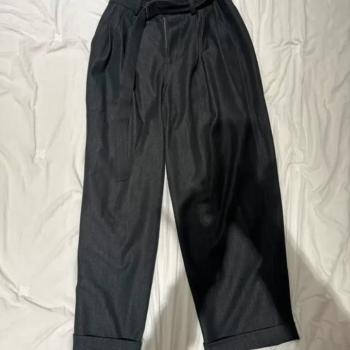 [BUNJANG] Songzio Denim-Like Belted Wide Balloon Pants / 송지오 데님라이크 벨티드 와이드 벌룬 팬츠 아울렛 78