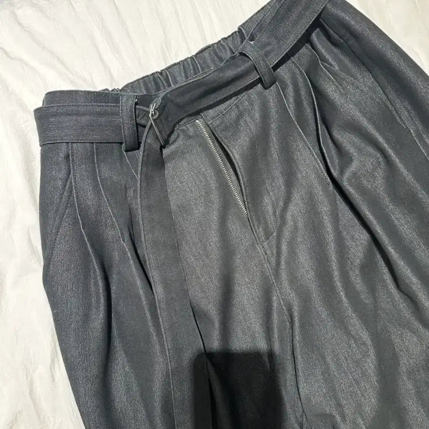 [BUNJANG] Songzio Denim-Like Belted Wide Balloon Pants / 송지오 데님라이크 벨티드 와이드 벌룬 팬츠 아울렛 78