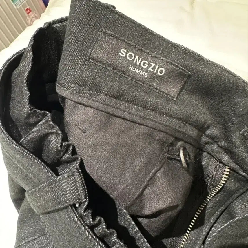 [BUNJANG] Songzio Denim-Like Belted Wide Balloon Pants / 송지오 데님라이크 벨티드 와이드 벌룬 팬츠 아울렛 78