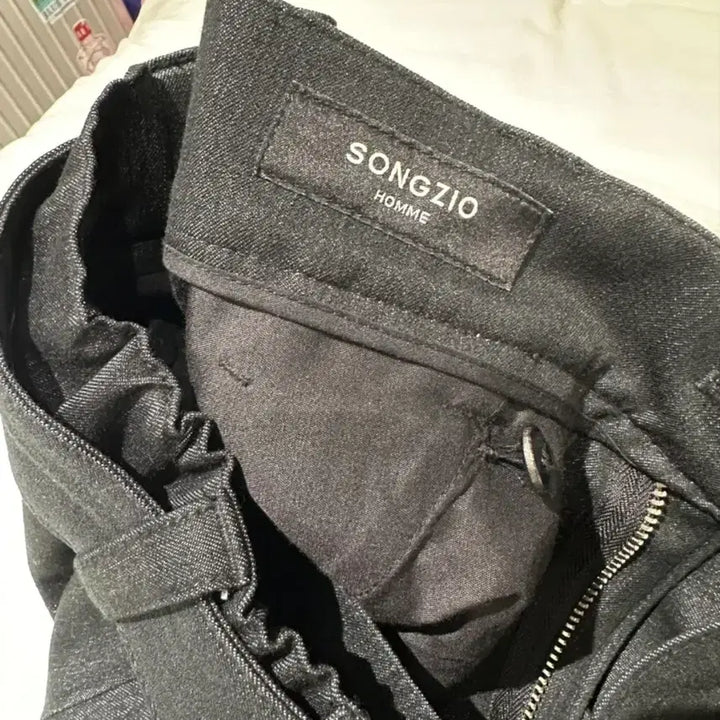 [BUNJANG] Songzio Denim-Like Belted Wide Balloon Pants / 송지오 데님라이크 벨티드 와이드 벌룬 팬츠 아울렛 78
