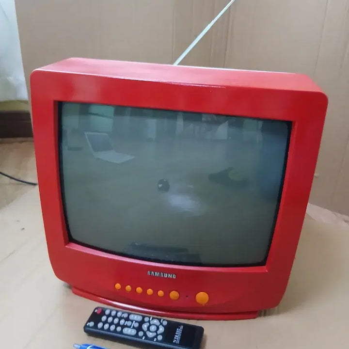 [BUNJANG] Samsung 14-Inch CRT TV Vintage Television Full Set / 삼성 14인치 브라운관 tv 빈티지 텔레비젼 영상 무한 출력 풀세트 포함