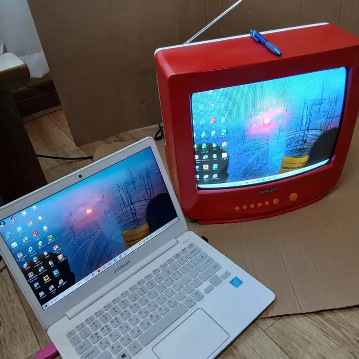 [BUNJANG] Samsung 14-Inch CRT TV Vintage Television Full Set / 삼성 14인치 브라운관 tv 빈티지 텔레비젼 영상 무한 출력 풀세트 포함