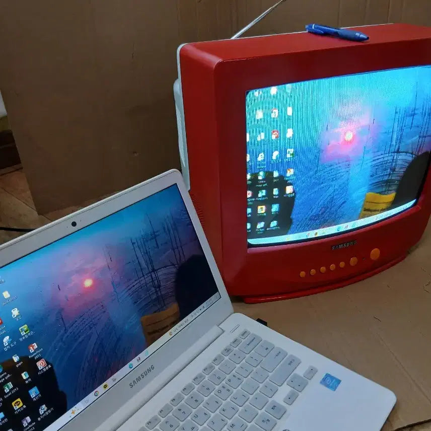 [BUNJANG] Samsung 14-Inch CRT TV Vintage Television Full Set / 삼성 14인치 브라운관 tv 빈티지 텔레비젼 영상 무한 출력 풀세트 포함