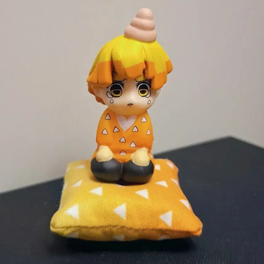 [BUNJANG] Demon Slayer Zenitsu "Honey Nut" Cushion Figure / 귀멸의칼날 젠이츠 꿀밤 방석 피규어