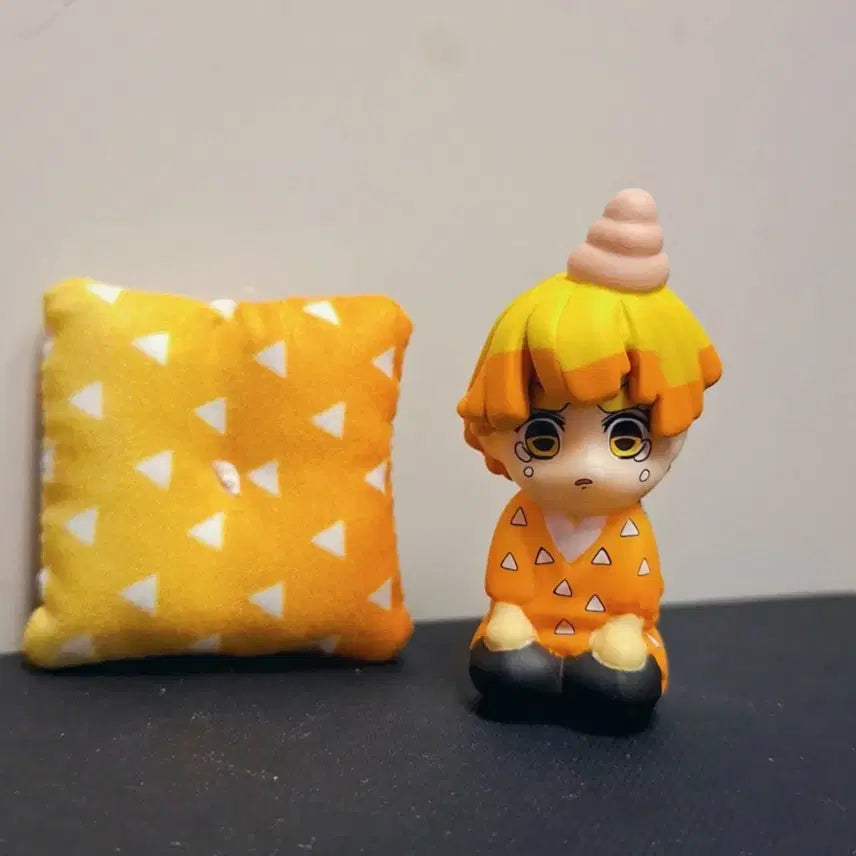 [BUNJANG] Demon Slayer Zenitsu "Honey Nut" Cushion Figure / 귀멸의칼날 젠이츠 꿀밤 방석 피규어