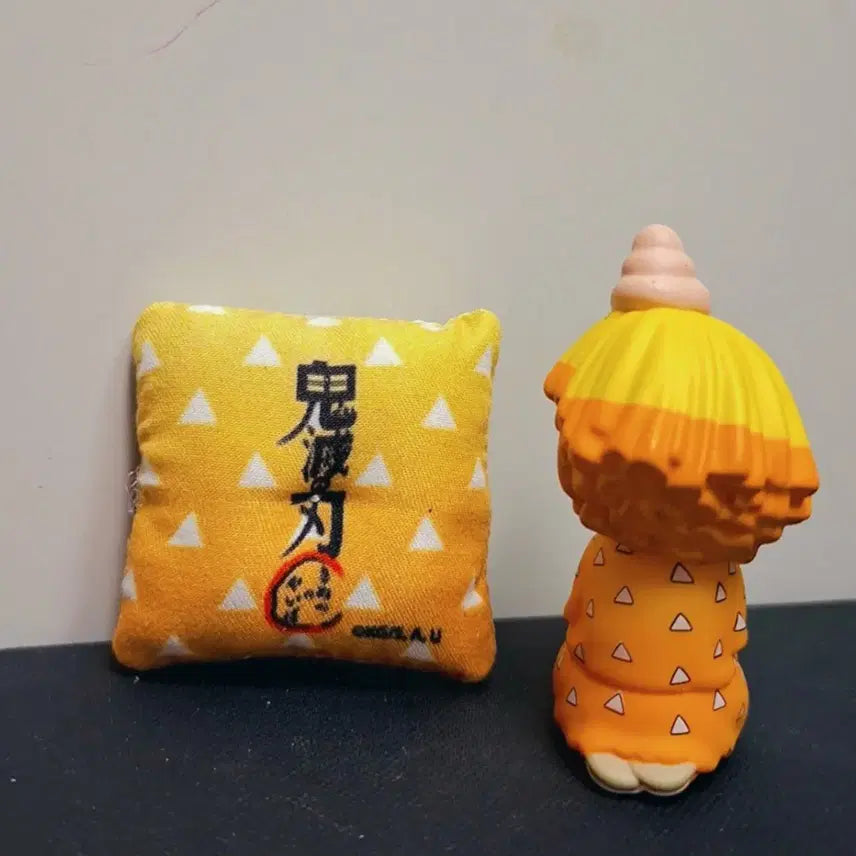 [BUNJANG] Demon Slayer Zenitsu "Honey Nut" Cushion Figure / 귀멸의칼날 젠이츠 꿀밤 방석 피규어