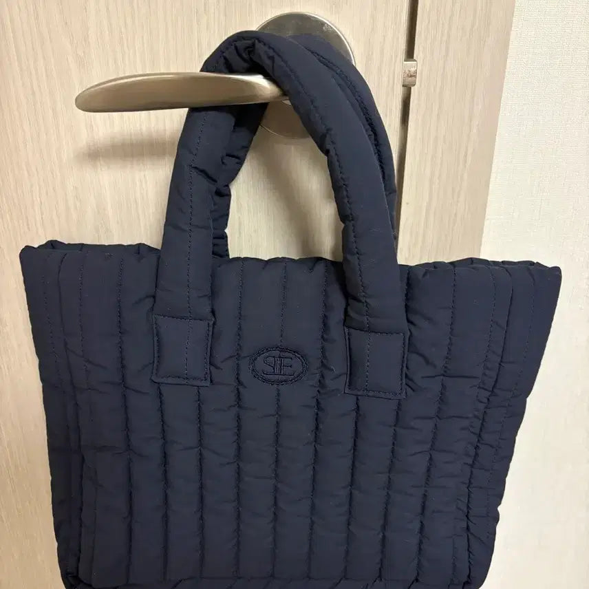 [BUNJANG] Sienne Padded Bag Navy / 시엔느 패딩백 네이비 색상