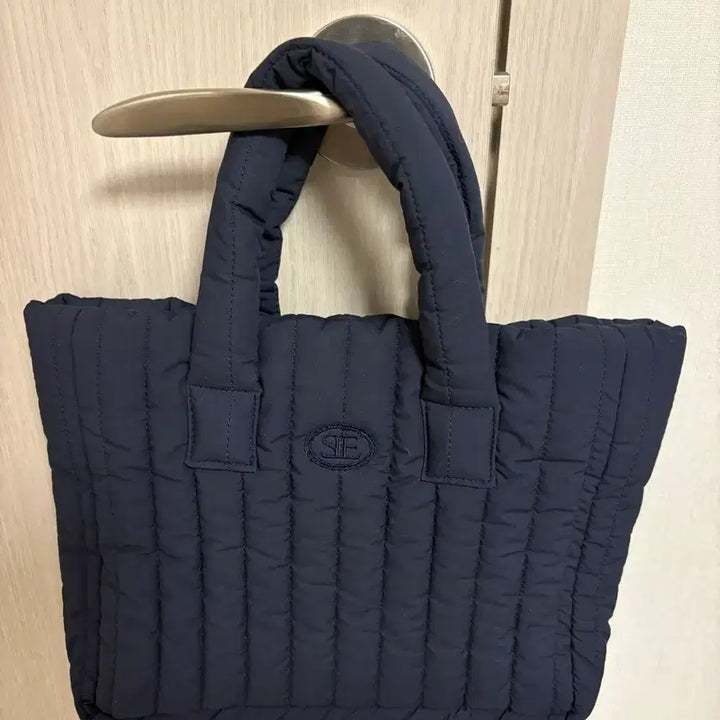 [BUNJANG] Sienne Padded Bag Navy / 시엔느 패딩백 네이비 색상